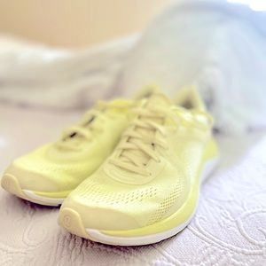 Lululemon Chargefeel Sneaker lemon sorbet sold out color size 8 blissfeel train